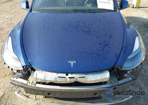 2023 Tesla Model Y Awd/Long Range Dual Motor All-Wheel Drive z USA, uszkodzony, nr VIN 7SAYGDEE7PF707315